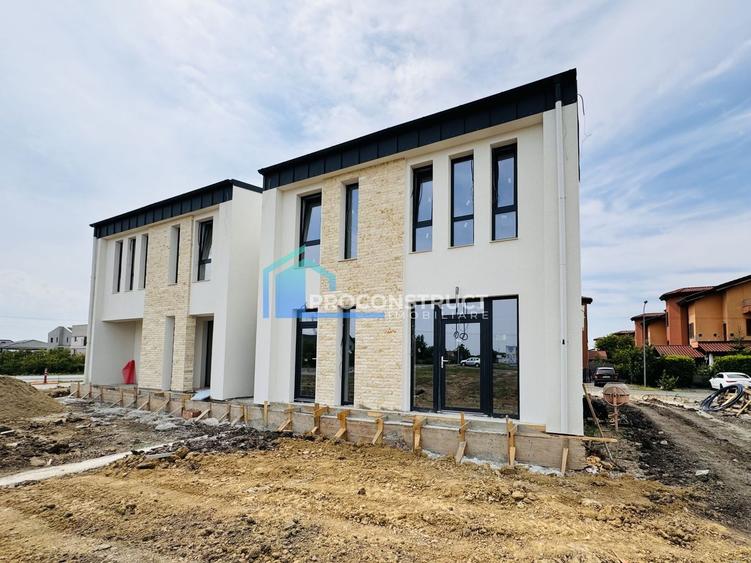 Duplex cu 4 camere cu Canalizare în Moșnița Nouă