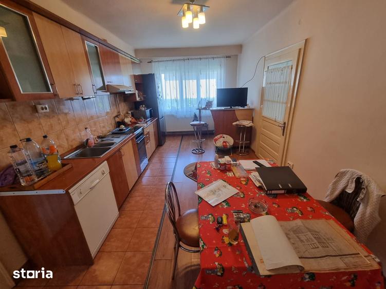 Casă cu 7 camere decomandat cu Teren 767 Mp în Ultracentral