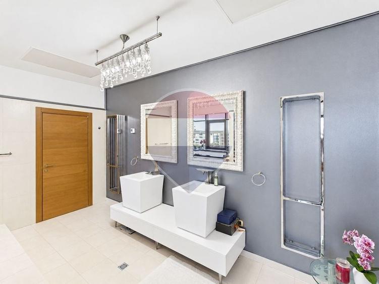Penthouse cu 4 camere decomandat în Băneasa