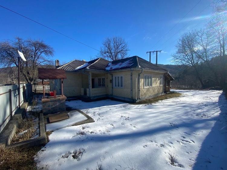Casă cu 4 camere în Prahuda