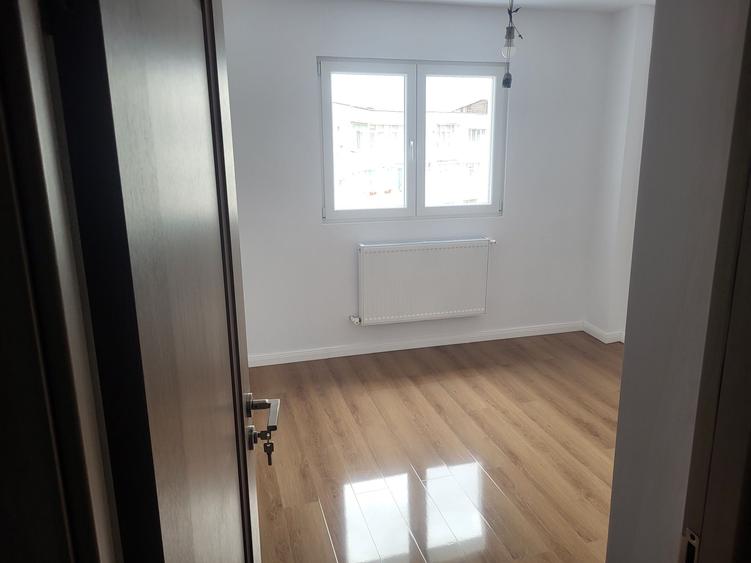 Apartament cu 3 camere decomandat în Mioriței