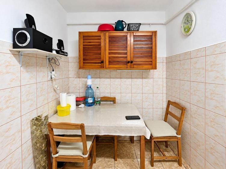 Apartament cu 2 camere semidecomandat, mobilat în Lipovei