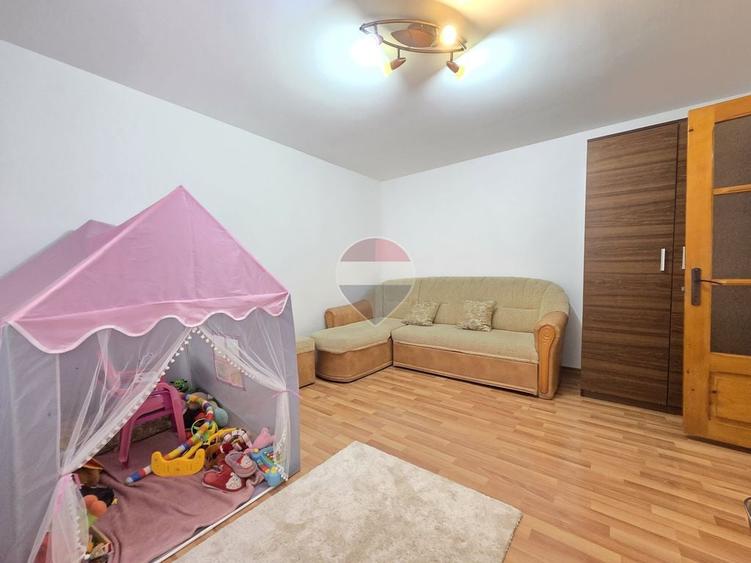 Casă cu 4 camere cu Teren 320 Mp în Central