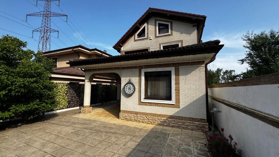 Casă individuală cu 7 camere cu Piscina în Balotești
