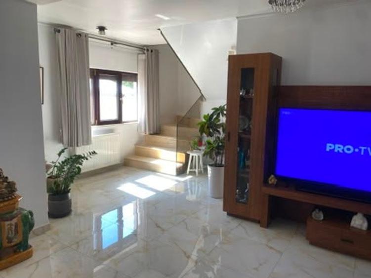 Casă individuală cu 4 camere cu Teren 190 Mp în Central
