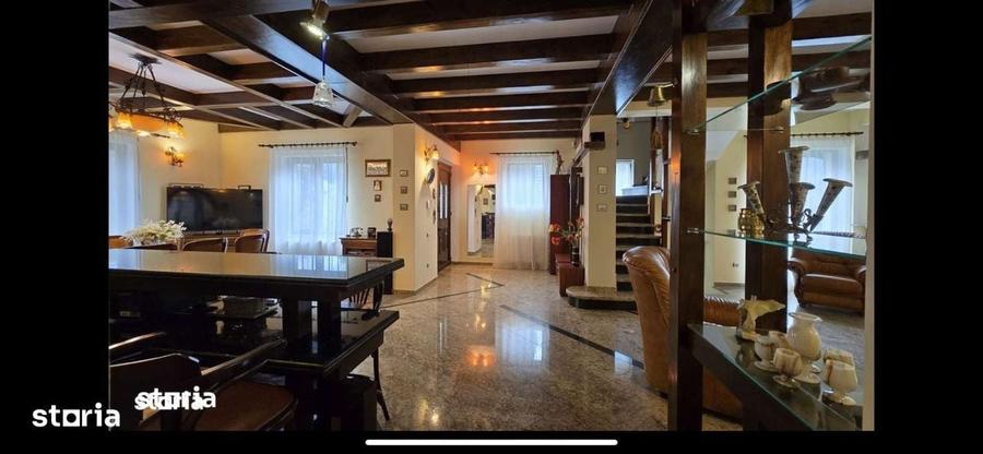 Casă cu 4 camere în Central