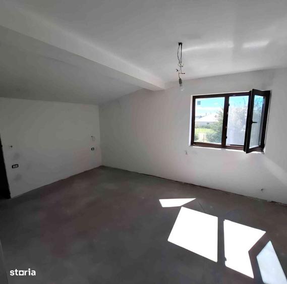 Casă cu 4 camere cu Teren 240 Mp în Câmpineanca