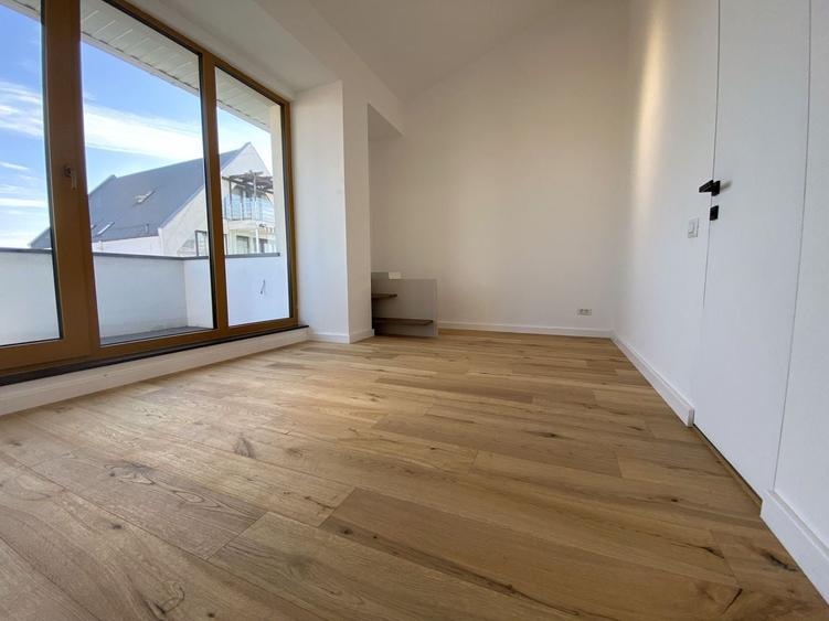 Apartament cu 4 camere semidecomandat în Domenii