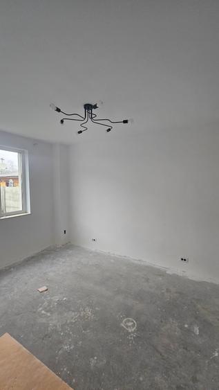 Duplex cu 4 camere cu Canalizare în Nord