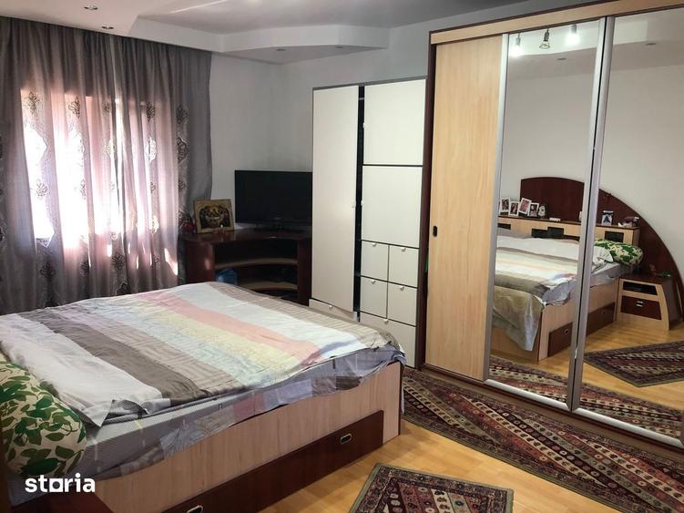 Casă cu 7 camere cu Piscina în Apărătorii Patriei