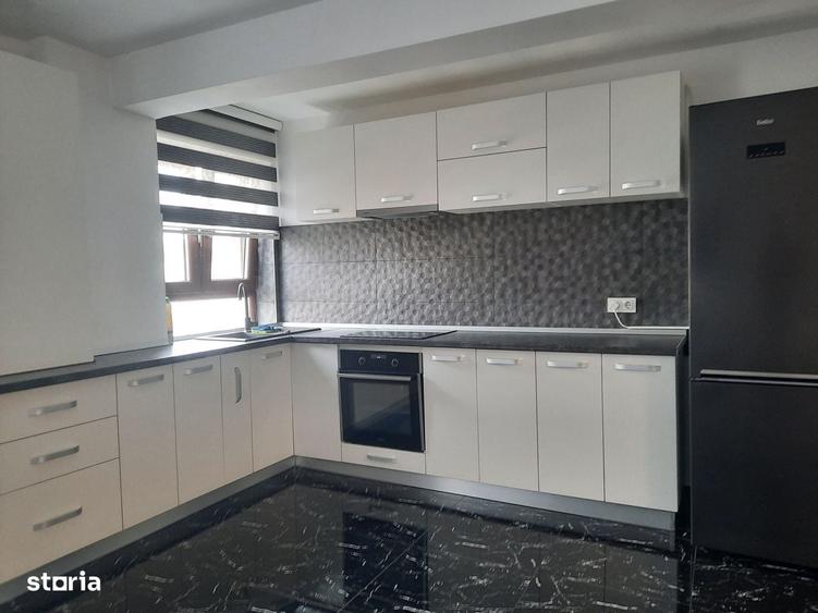 Apartament cu 3 camere decomandat în Cristian