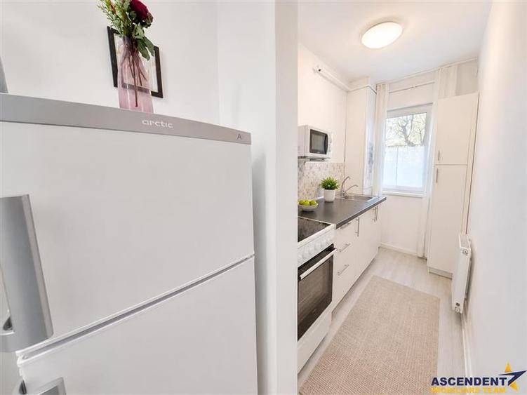 Apartament cu 2 camere semidecomandat, mobilat în Vlahuță