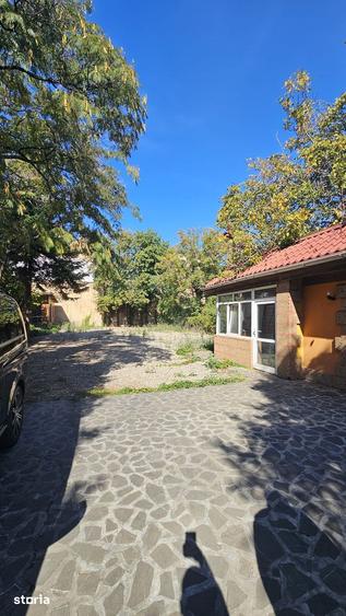 Casă cu 5 camere cu Teren 987 Mp în Moșilor