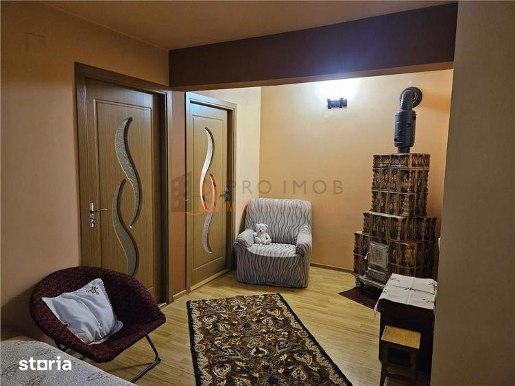 Casă cu 5 camere semidecomandat cu Teren 4684 Mp în Vernești