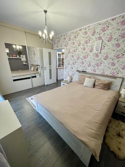 Apartament cu 3 camere semidecomandat, mobilat în Florești