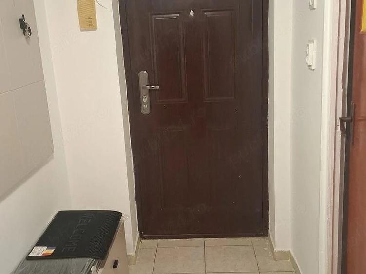 Garsonieră decomandată în Titan