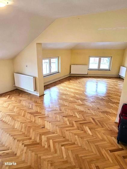 Casă cu 4 camere cu Teren 280 Mp în Central