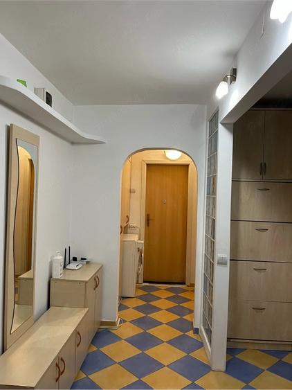 Apartament cu 2 camere decomandat în 1 Decembrie