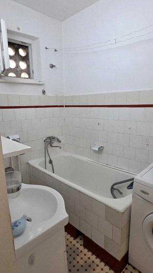 Apartament cu 3 camere semidecomandat în Tudor
