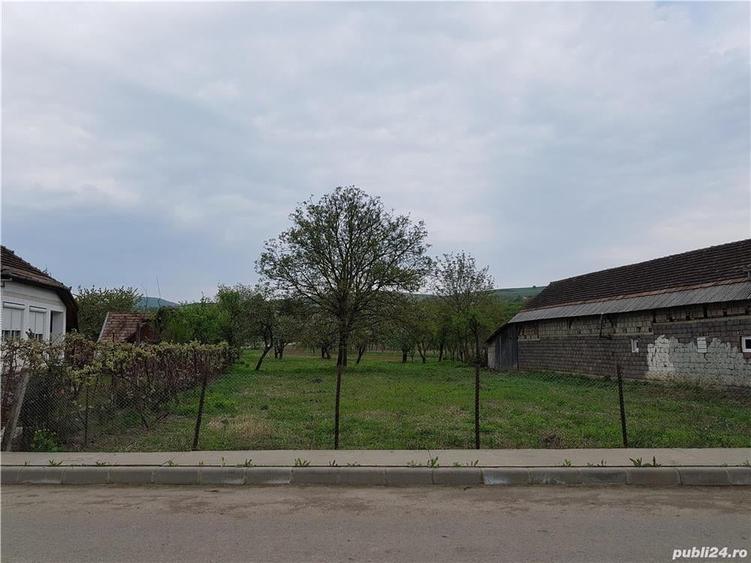 Teren de 2700 mp, în Mărișelu