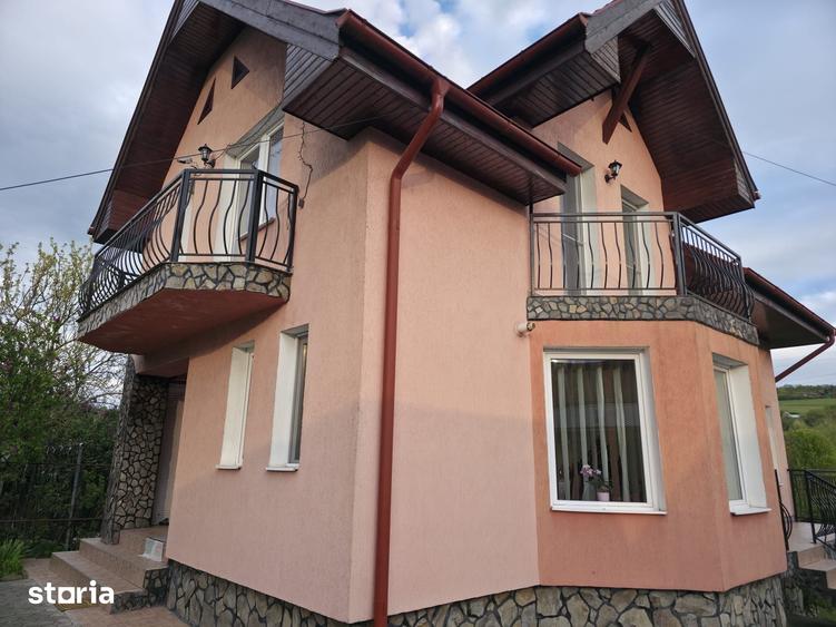 Casă cu 5 camere cu Teren 1000 Mp în Dâmbu Pietros