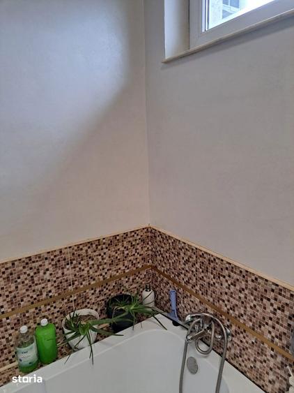 Casă cu 5 camere cu Teren 688 Mp în Central