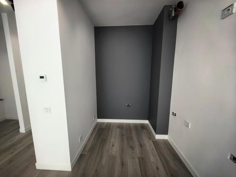 Apartament cu 3 camere semidecomandat în Baza 3