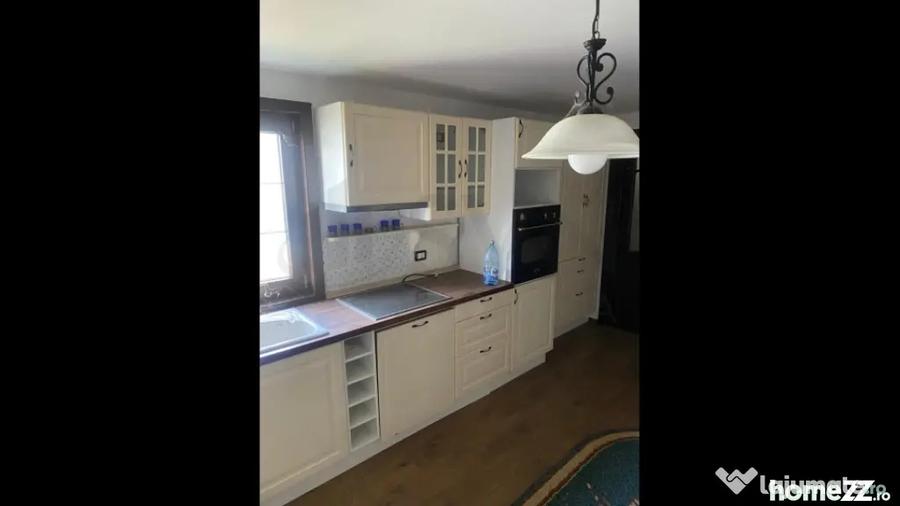 Casă cu 5 camere cu Teren 273 Mp în Butimanu