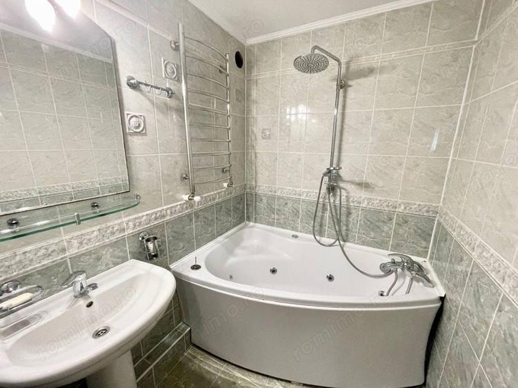Apartament cu 3 camere decomandat în Planete