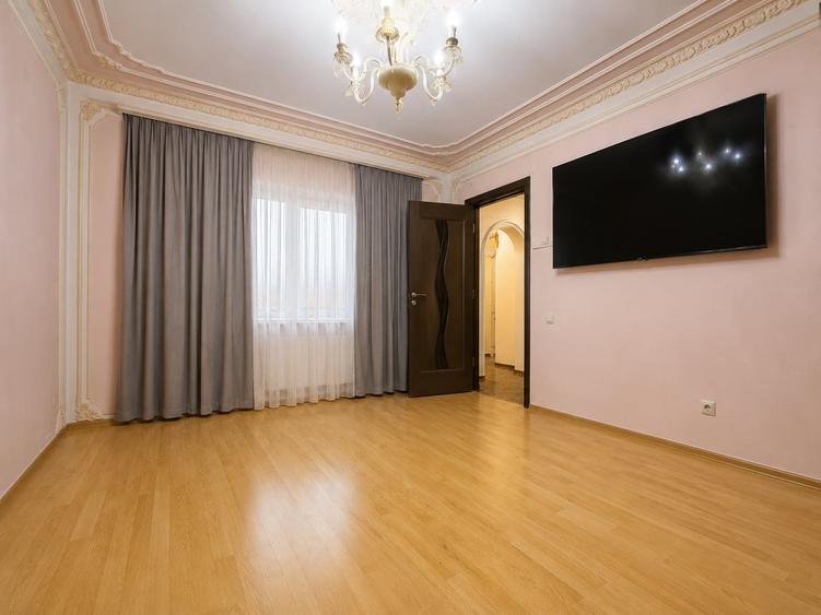 Apartament cu 3 camere decomandat, mobilat în Sebastian