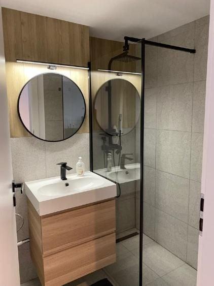 Apartament cu 3 camere semidecomandat, mobilat în Ștefan cel Mare