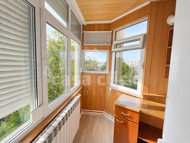 Apartament cu 3 camere decomandat, mobilat în Piața Centrală
