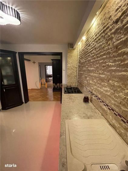 Apartament cu 3 camere decomandat în Albești