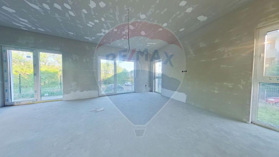 Duplex cu 5 camere cu Teren 249 Mp în Chinteni