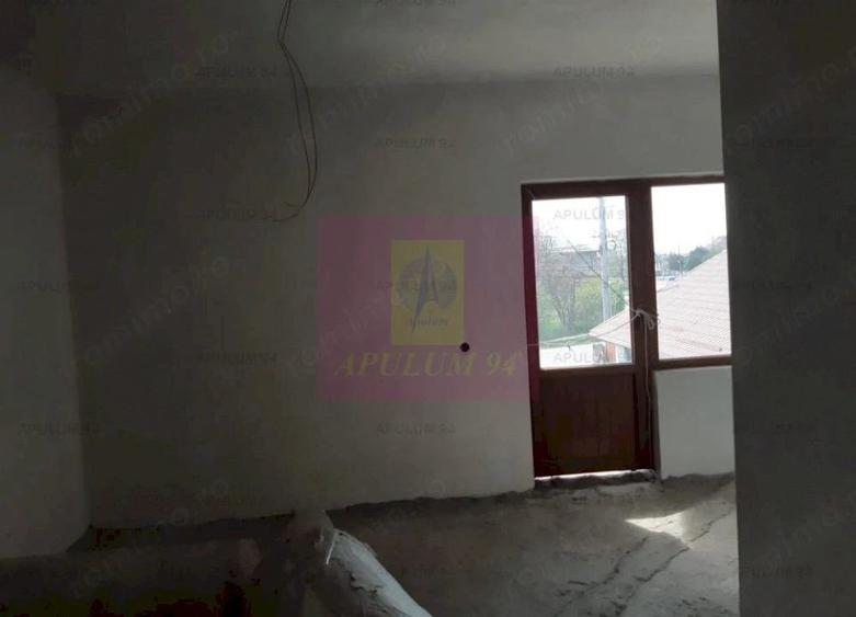 Casă cu 4 camere cu Teren 200 Mp în 1 Decembrie
