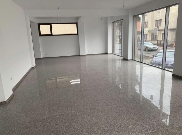Spațiu comercial, de 500 mp, în Central