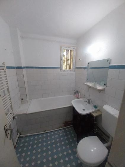 Apartament cu 3 camere semidecomandat în Exterior Vest