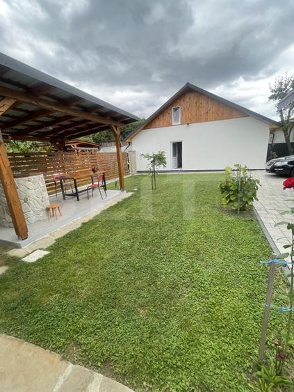 Casă individuală cu 3 camere cu Canalizare în Exterior Sud