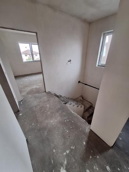 Duplex cu 5 camere cu Canalizare în Dumbrăvița
