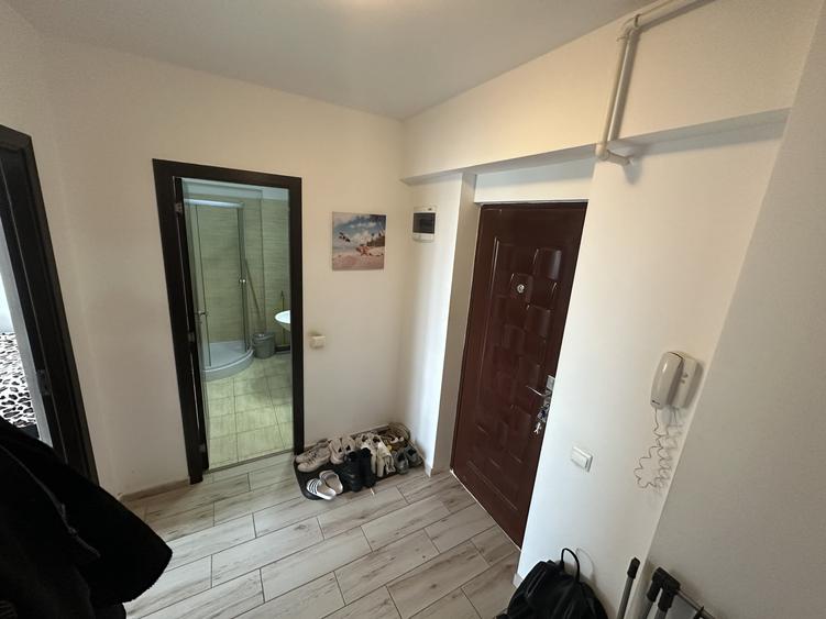Apartament cu 3 camere decomandat, mobilat în Berceni