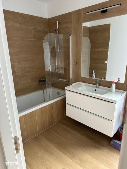 Apartament cu 4 camere decomandat, mobilat în Europa