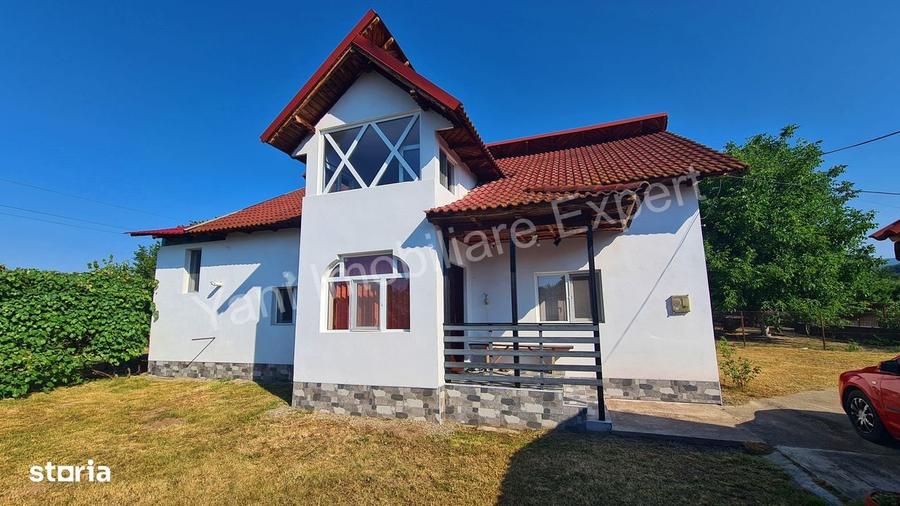 Casă cu 4 camere în Bujoreni