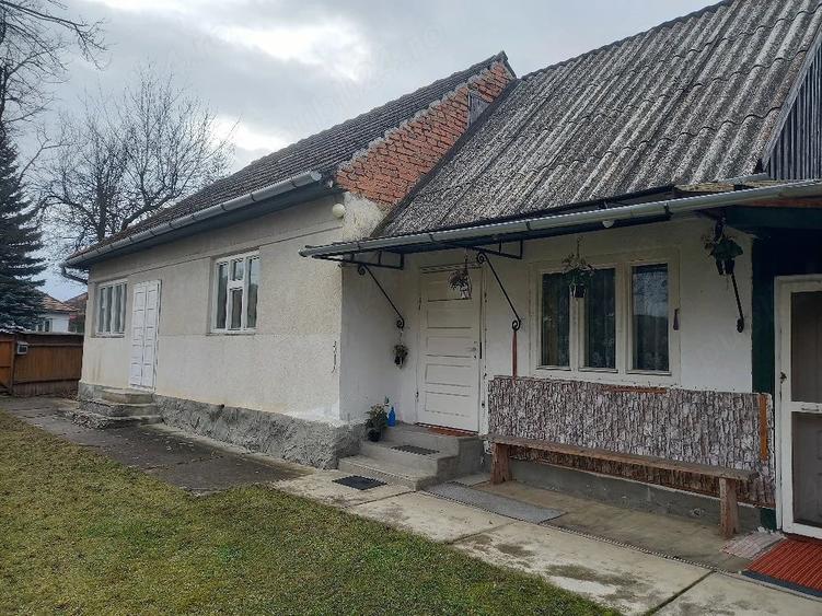 Casă cu 2 camere cu Teren 3549 Mp în Central