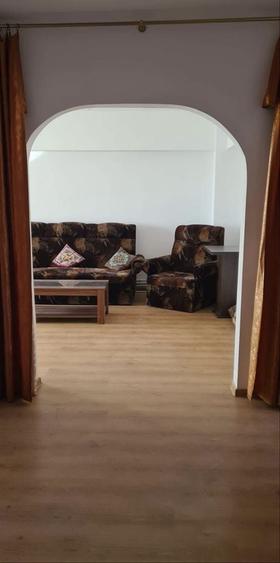 Apartament cu 4 camere decomandat în Micro 5