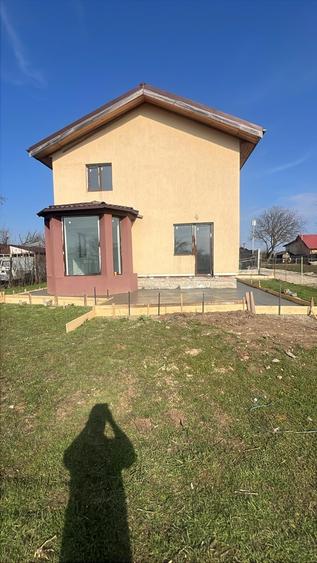 Casă cu 4 camere cu Teren 440 Mp în Tunari