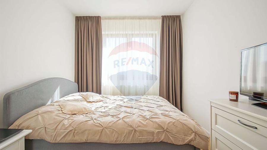 Apartament cu 3 camere decomandat, mobilat în Tractorul