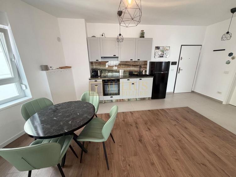 Apartament cu 2 camere semidecomandat, mobilat în Central