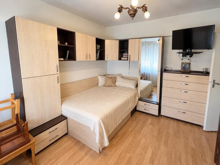 Apartament cu 3 camere decomandat în Iancului