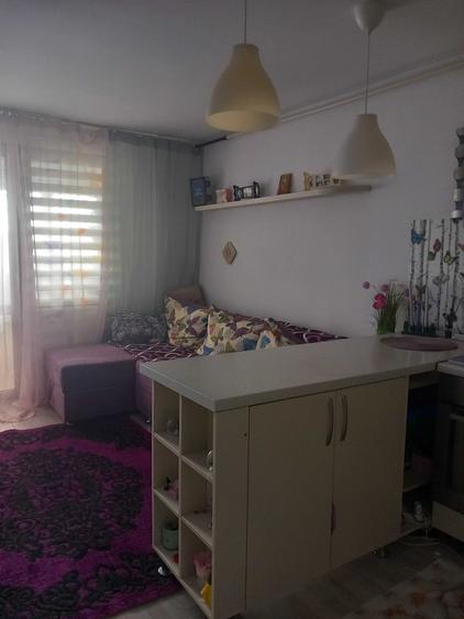 Apartament cu 3 camere semidecomandat în Tronari