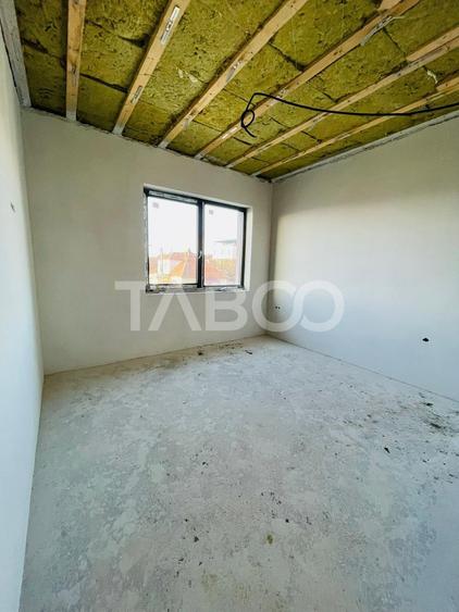 Duplex cu 4 camere cu Canalizare în Dâmbul Rotund